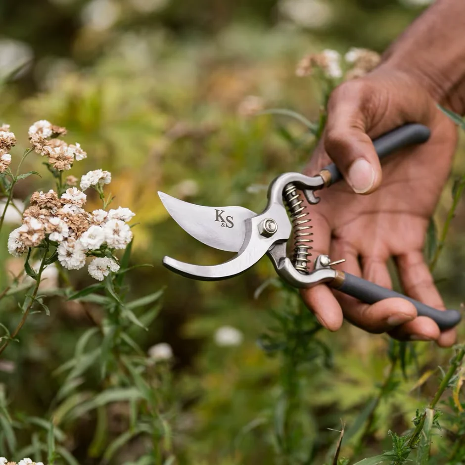 Kent & Stowe Traditional Secateurs Twin Pack - Image 6