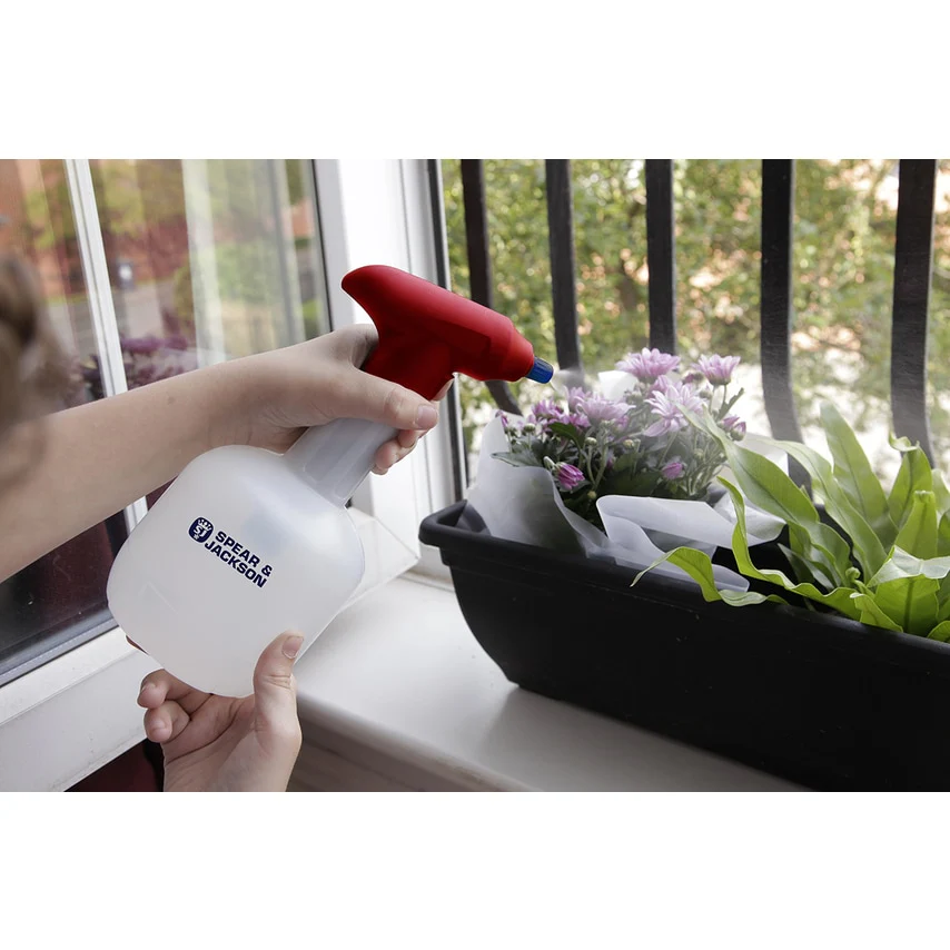 CLEARANCE Spear & Jackson Battery Powered Sprayer - 1 Litre - Image 2
